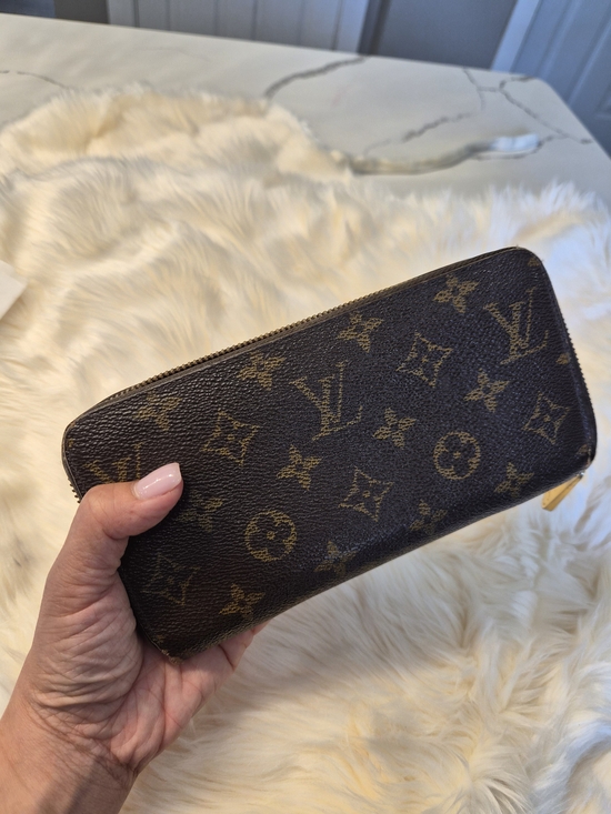 Louis Vuitton Handbags - Louis Vuitton Monogram Canvas Zippy Wallet - Brown
